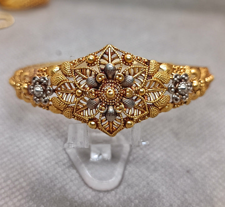 Traditional kara045