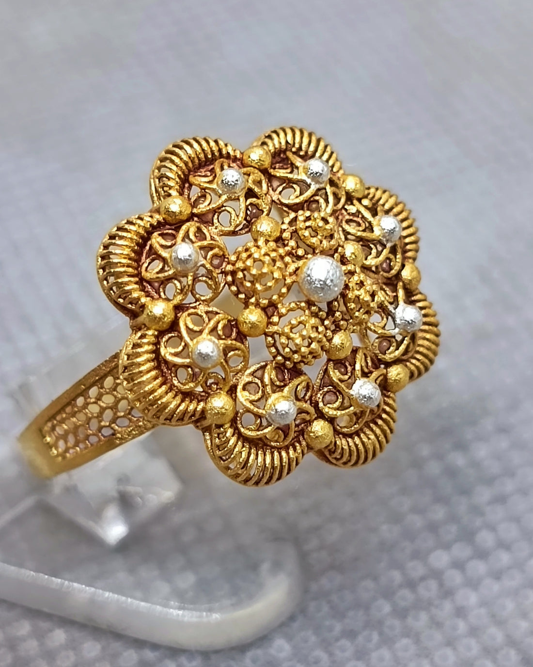 Beautiful ring 1184