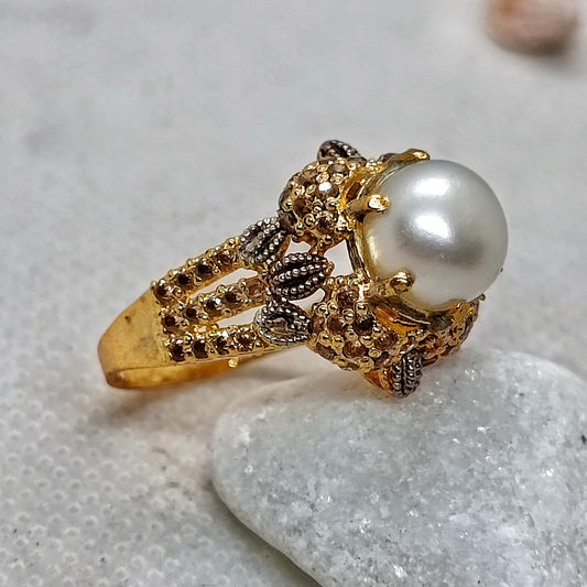 Beautiful pearl ring