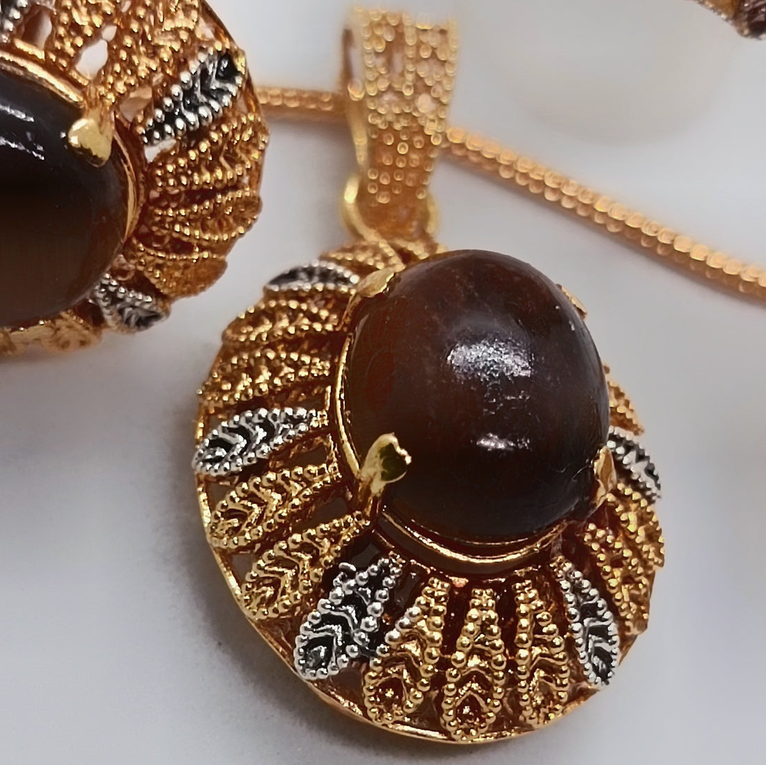 Tiger eye stone locket set