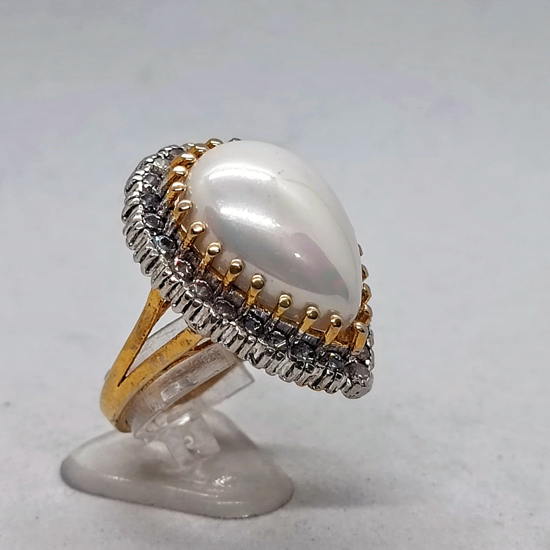 Beautiful sultan pearl ring