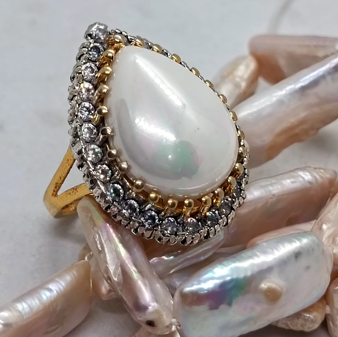 Beautiful sultan pearl ring