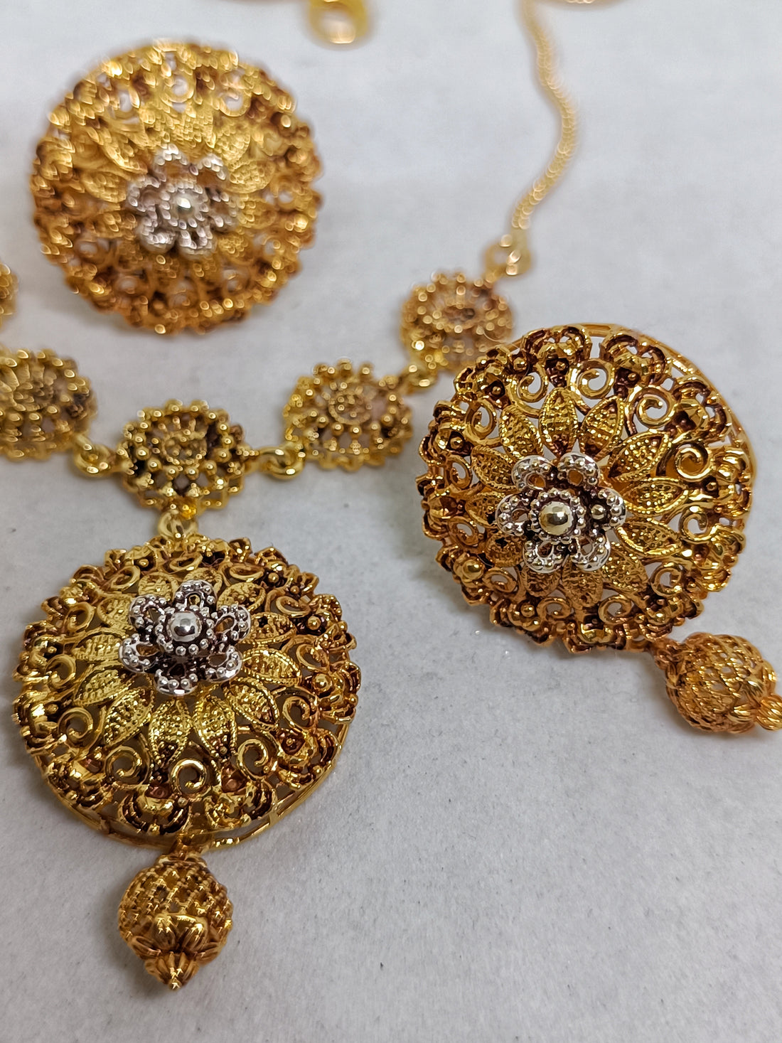 Mala set gold look