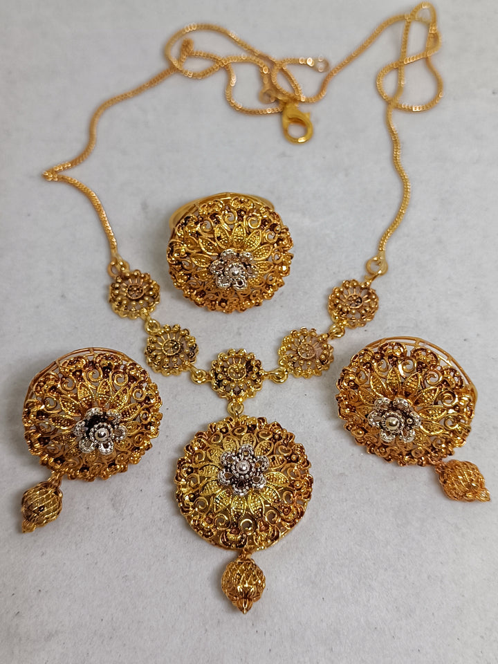 Mala set gold look