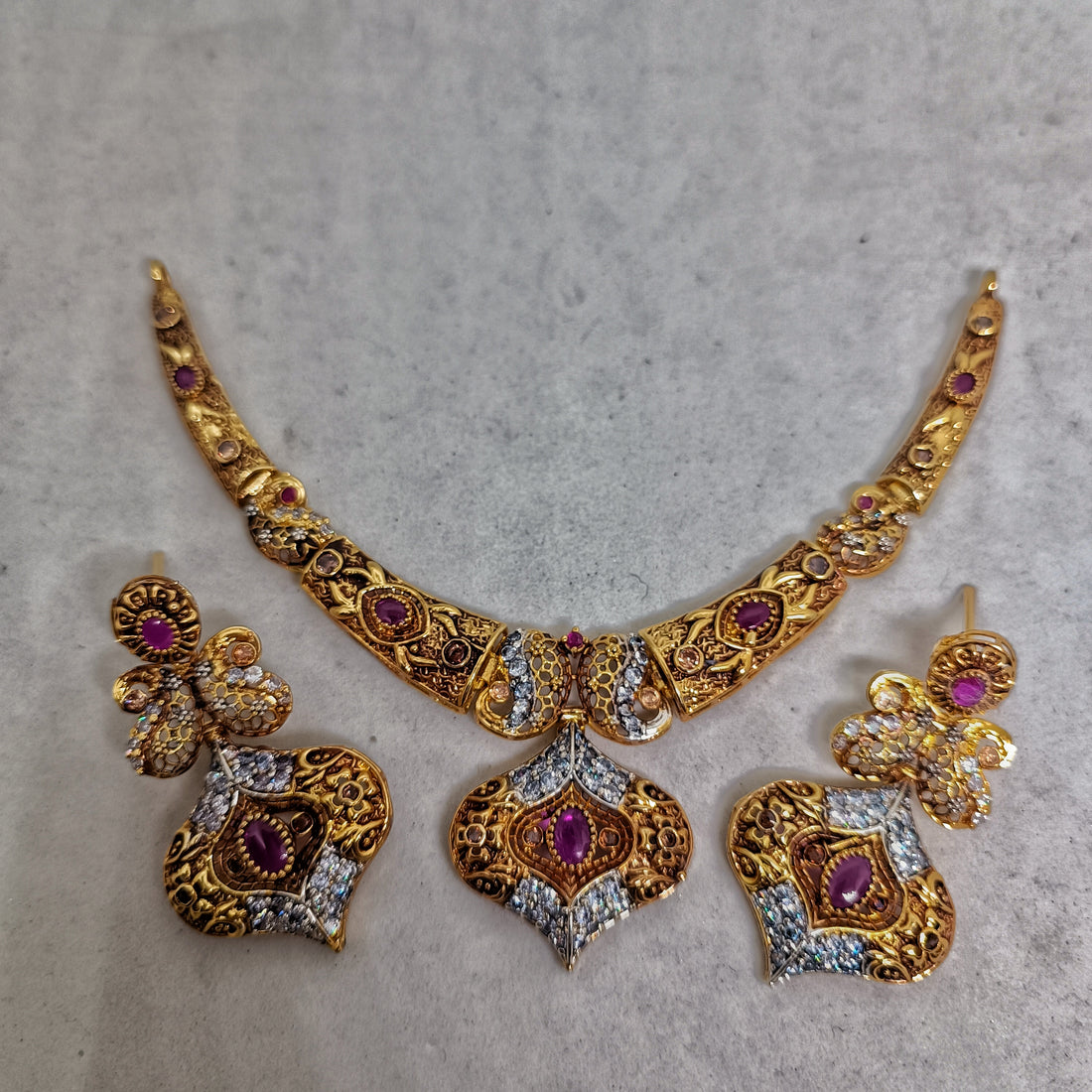 Beautiful necklace set