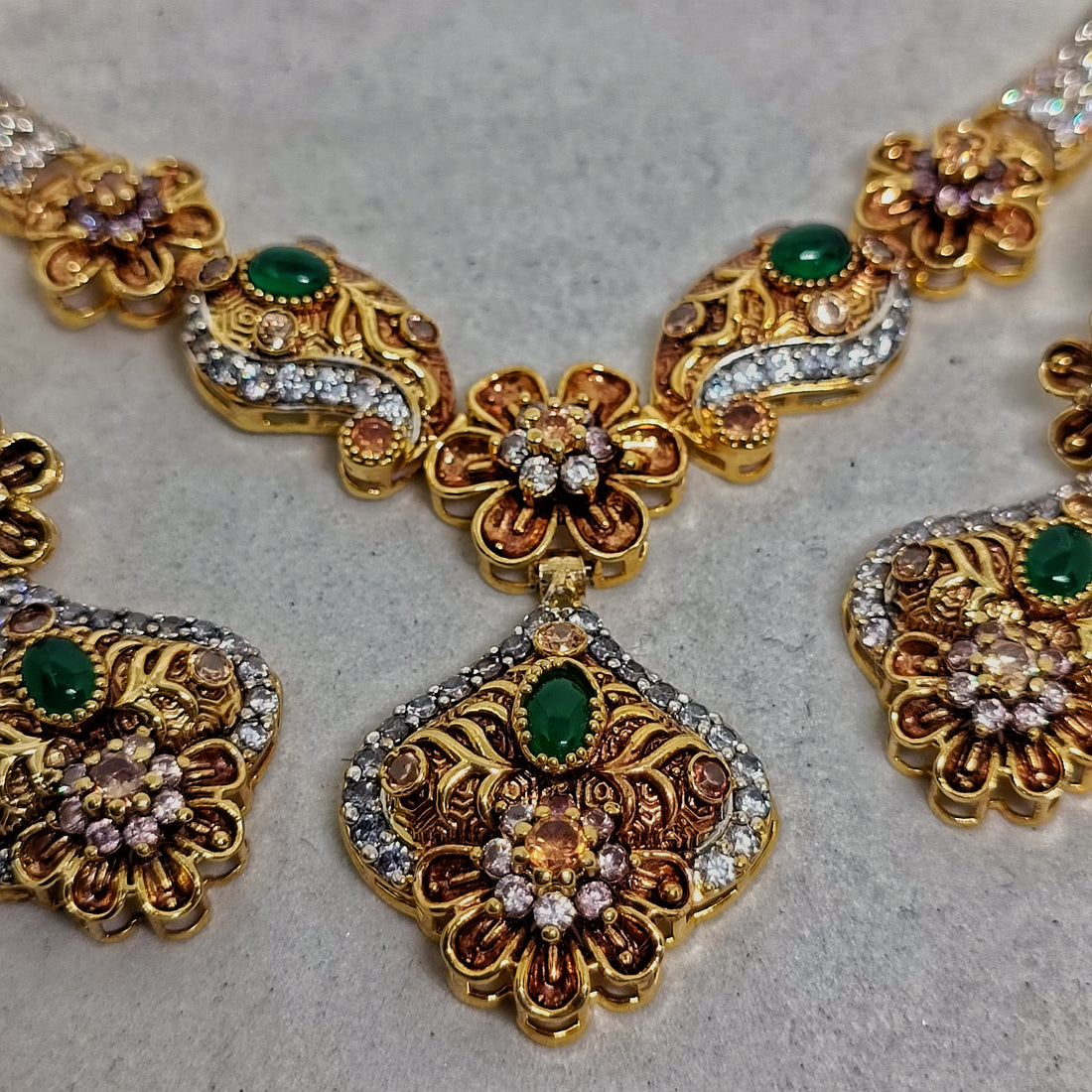 Beautiful necklace set