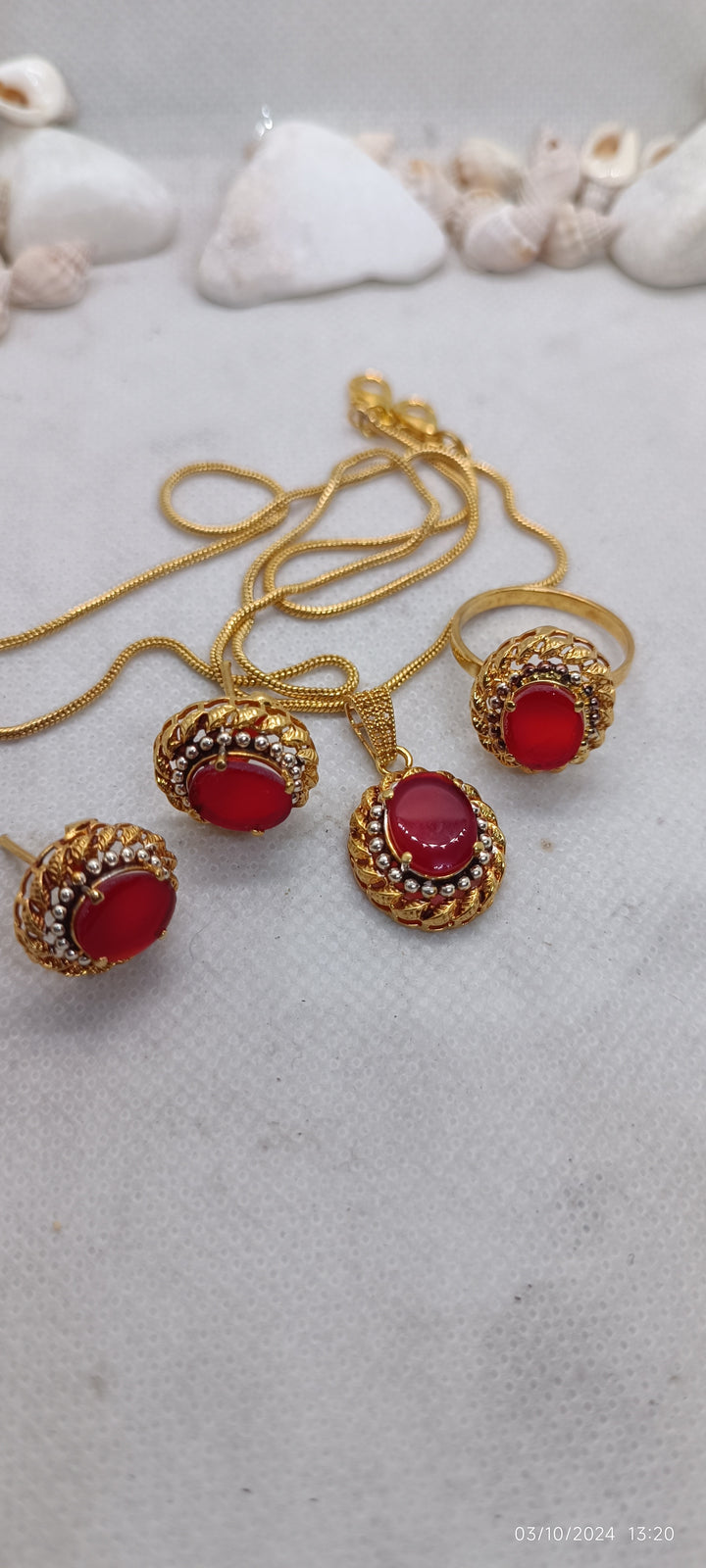 Locket set red stone