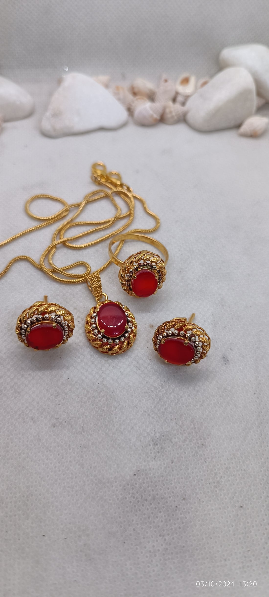 Locket set red stone