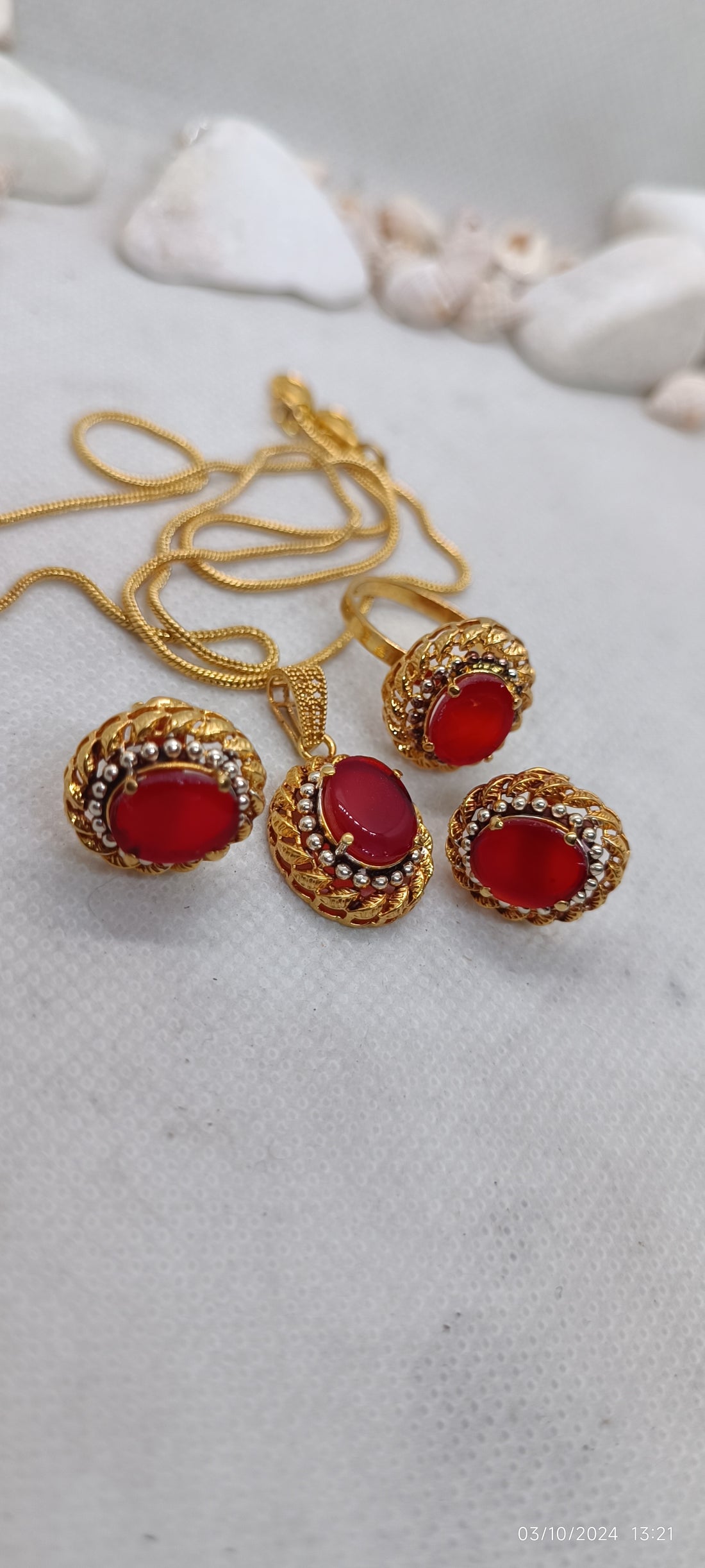 Locket set red stone