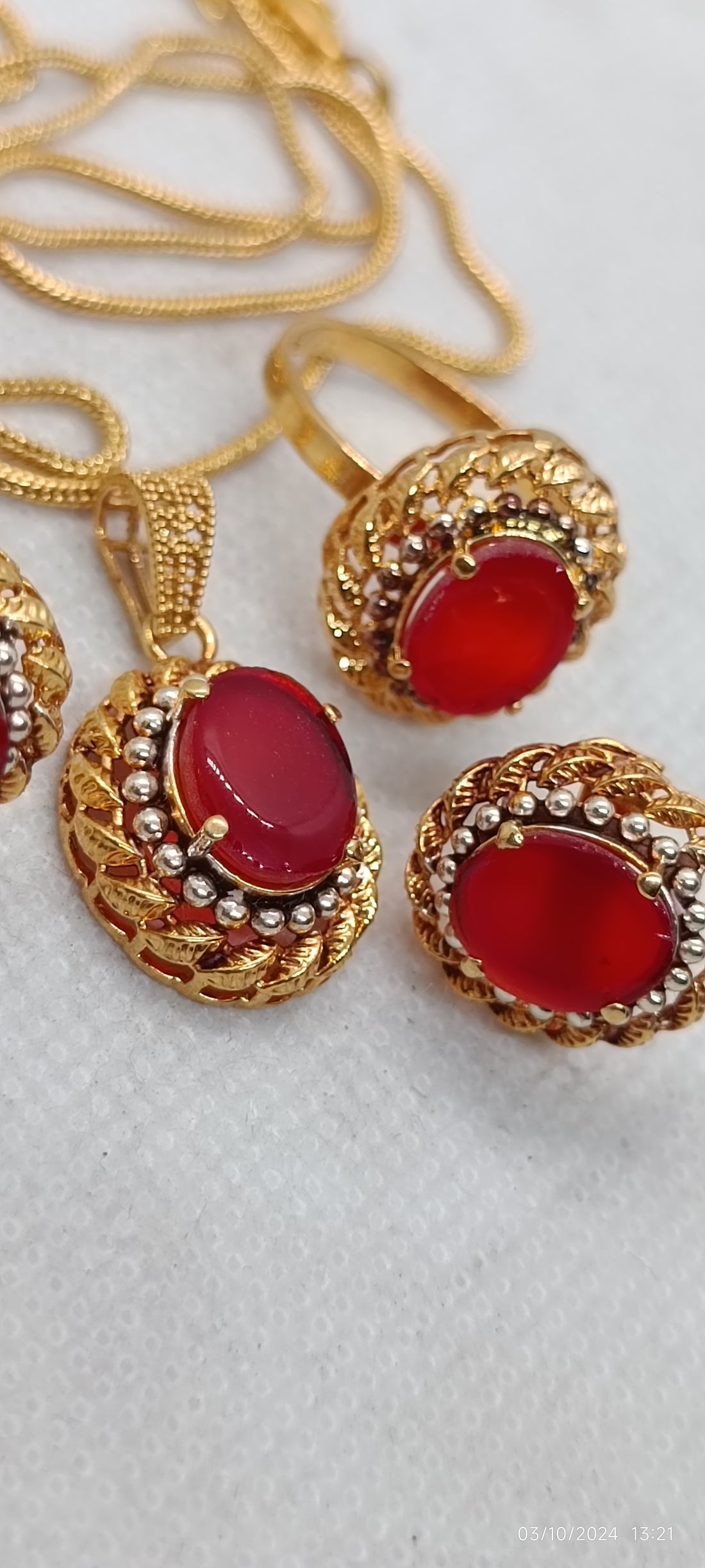 Locket set red stone